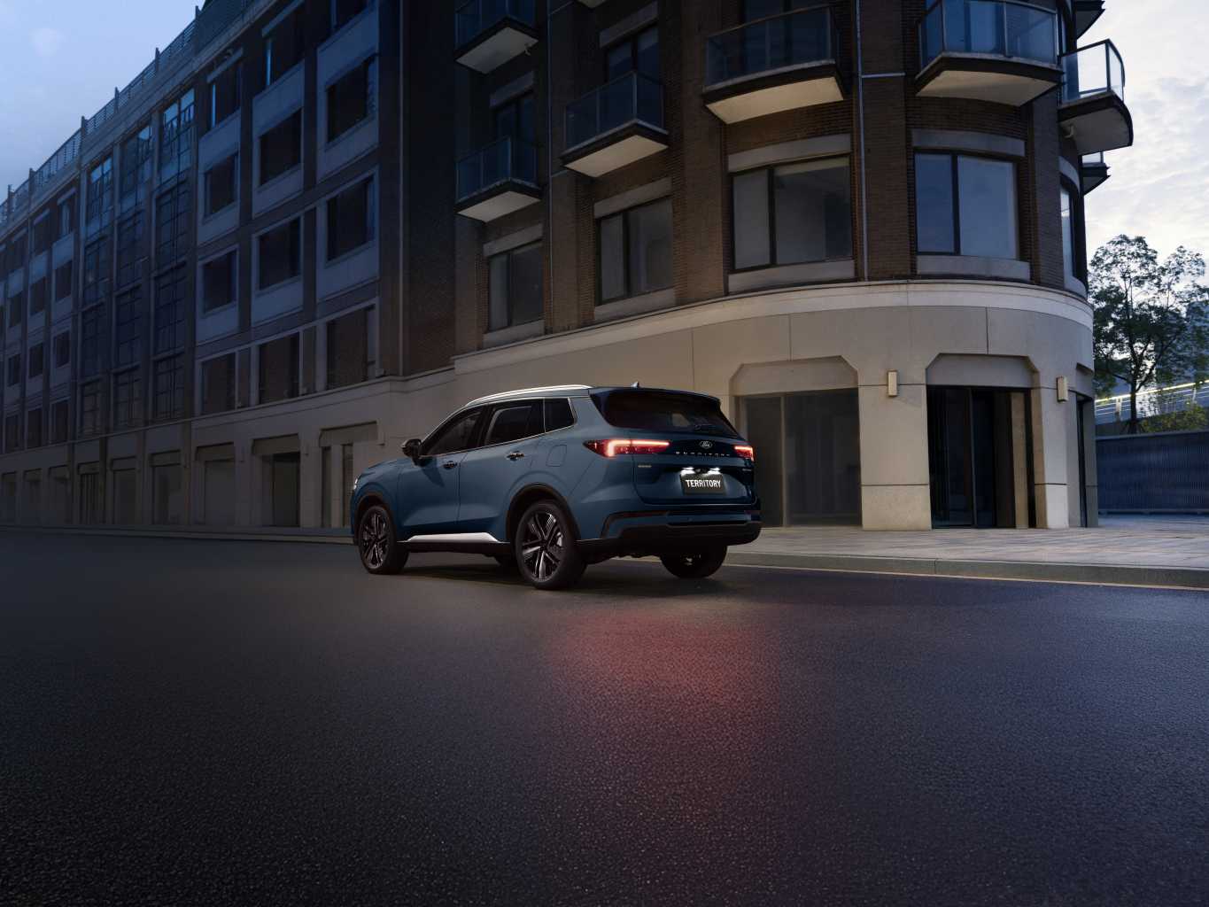 Thiết kế đuôi xe thể hiện sự bề thế vững trãi